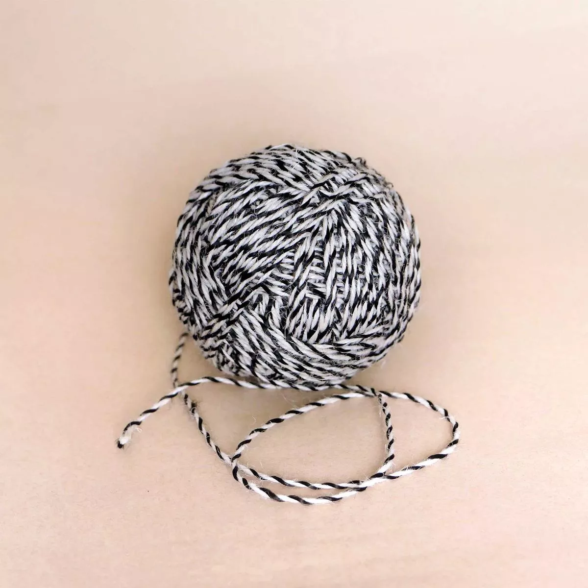 Hessian String Black & White