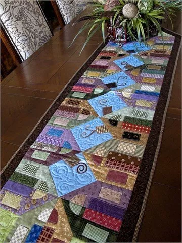 House on the Commons Table Runner Pattern