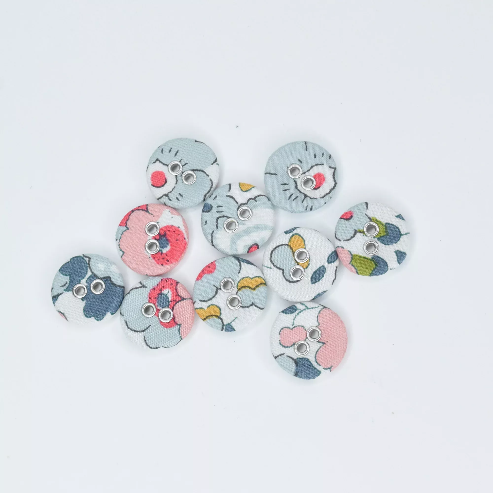 Liberty Button 16mm Betsy P