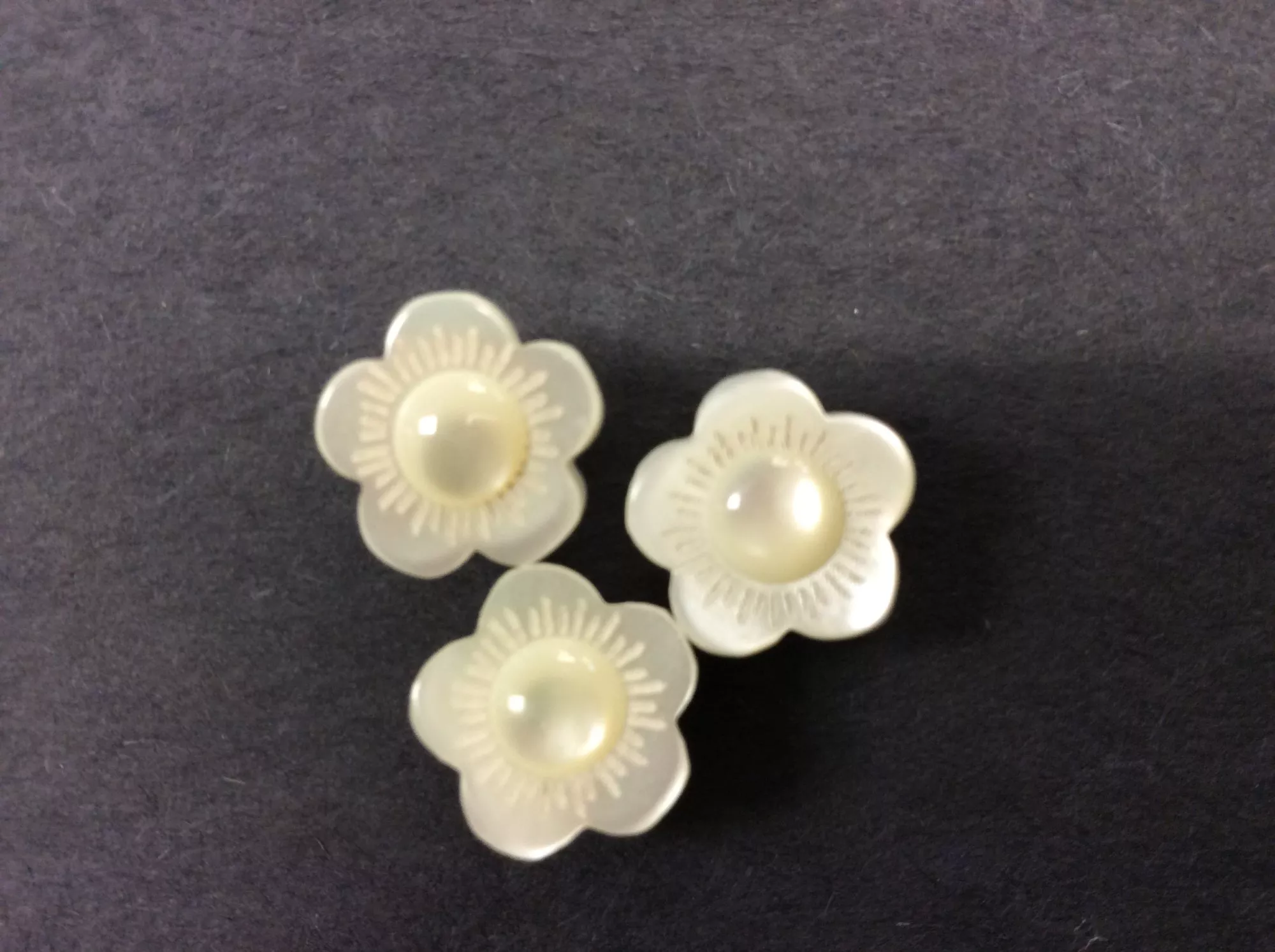 MOP P283 Flower Shank Button 7/16 inch