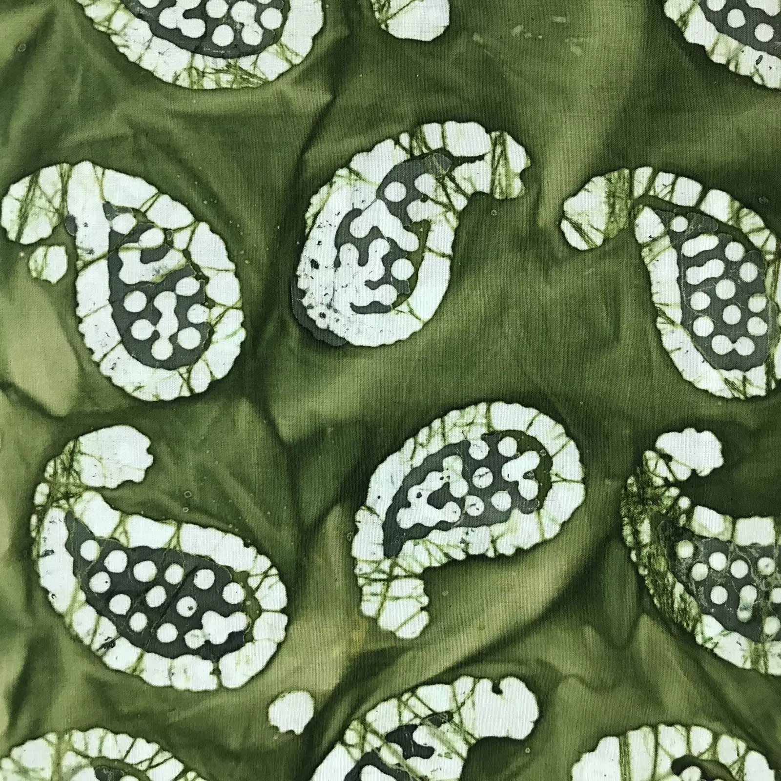 Paisley Batik White On green