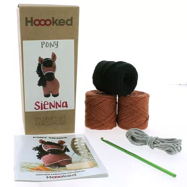 sienna-pony-crochet-kit-hoooked-eco-barbante Sienna Pony - Crochet Kit - Hoooked Eco Barbante